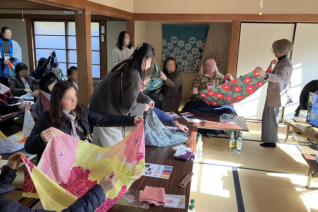 「浜離宮恩賜庭園」の風呂敷ワークショップ体験とネットワーキングの模様 2